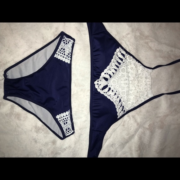 Bikini Set - Picture 1 of 3